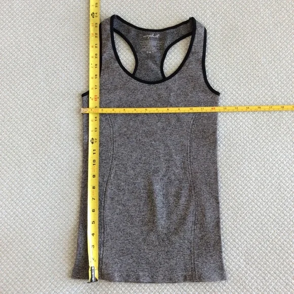 💪🏽Racerback Tank Top - Picture 4 of 5